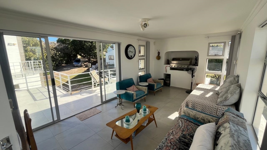 3 Bedroom Property for Sale in Wavecrest Eastern Cape